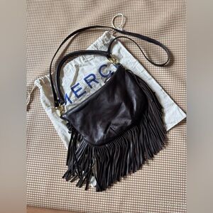 Clare V petit Moyen mahogany fringe